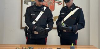 Spaccio di droga, blitz dei carabinieri sul litorale: due arresti e hashish sequestrato