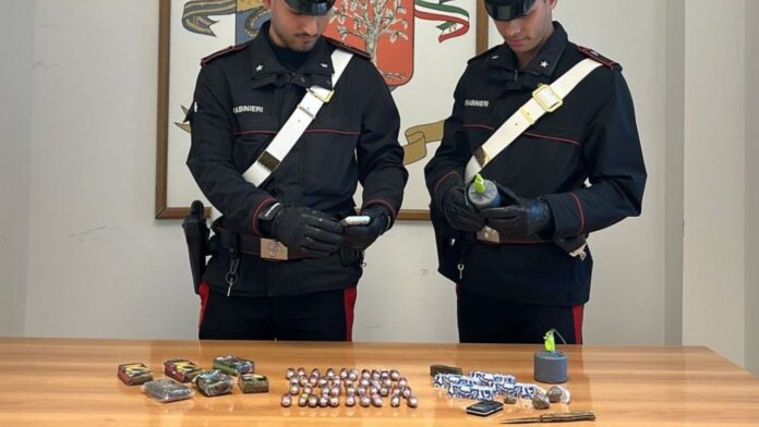 Spaccio di droga, blitz dei carabinieri sul litorale: due arresti e hashish sequestrato