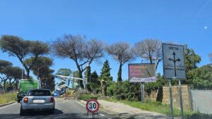 Infernetto nel traffico: chiude tratto di via di Castel Porziano, automobilisti in coda 1