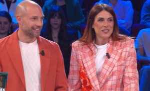 Affari Tuoi 17 maggio, per Alice il finale è da brivido: quanto ha vinto ieri ai pacchi 1 Affari Tuoi 17 maggio, per Alice il finale è da brivido: quanto ha vinto ieri ai pacchi 1