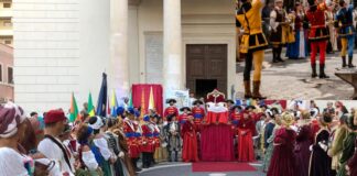 Sbandieratori, tamburini, antichi mestieri, spettacoli: ad Anzio è di scena il super raduno di 20 Città