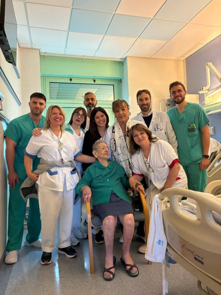 'Miracolo' al Tor Vergata: operata al femore a 102 anni, torna in piedi dopo due giorni 1 'Miracolo' al Tor Vergata: operata al femore a 102 anni, torna in piedi dopo due giorni 1