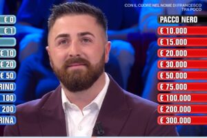 Affari Tuoi 29 maggio, per Francesco super vittoria con beffa finale: quanto ha vinto ai pacchi 1