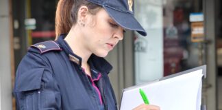 Centro estetico abusivo chiuso da Polizia di Stato: offriva massaggi e trattamenti fai da te