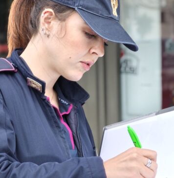 Centro estetico abusivo chiuso da Polizia di Stato: offriva massaggi e trattamenti fai da te