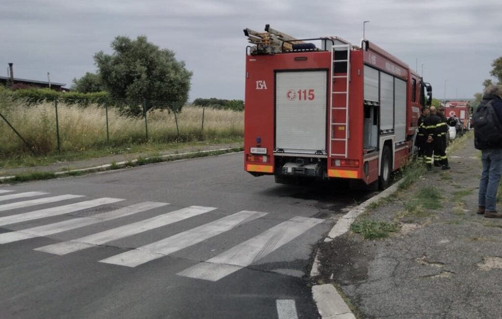 Dramma ad Acilia: incendio in una baracca, trovato un cadavere carbonizzato (VIDEO) 1