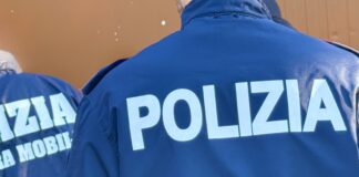 Le indagini sulle due ragazze investite sul litorale portano gli agenti a scoprire Rolex e armi rubate: arrestato un uomo per ricettazione a Ostia