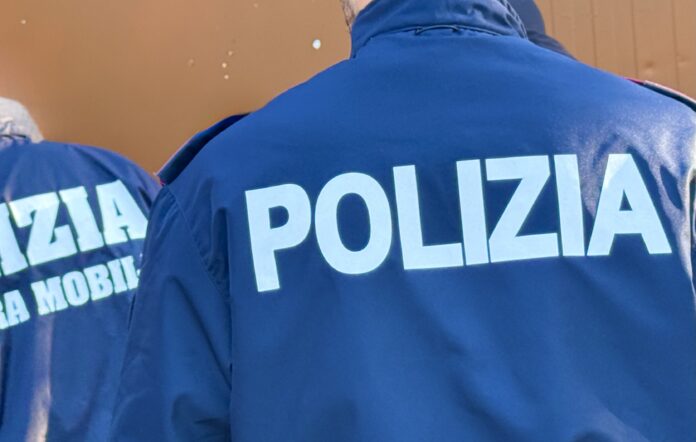 polizia- Le indagini sulle due ragazze investite sul litorale portano gli agenti a scoprire Rolex e armi rubate: arrestato un uomo per ricettazione a Ostia