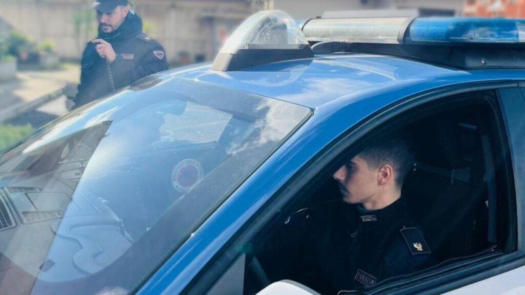 Blitz a Primavalle: droga negli slip e una pistola in cassaforte. Incastrato da un soffio su YouPol 1