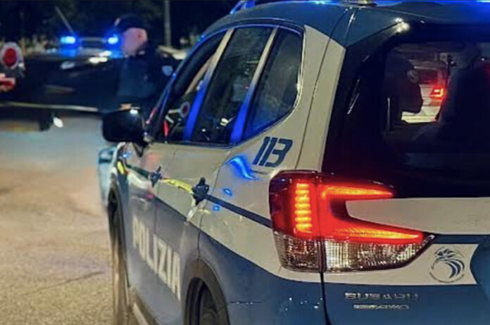 Lo scippo si trasforma in rapina e fuga ad alta velocità sul Lungotevere: l'agente libero dal servizio coordina l'inseguimento al telefono con i colleghi