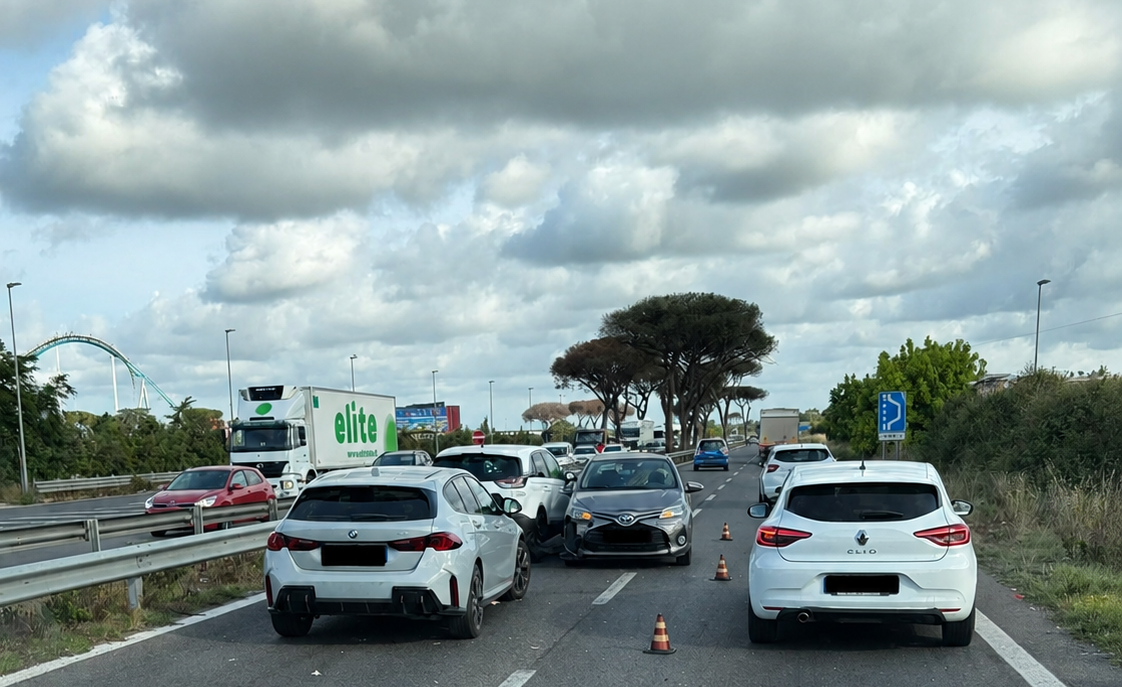 Incidente sulla via Pontina: carambola a Castel Romano, code verso Roma 1