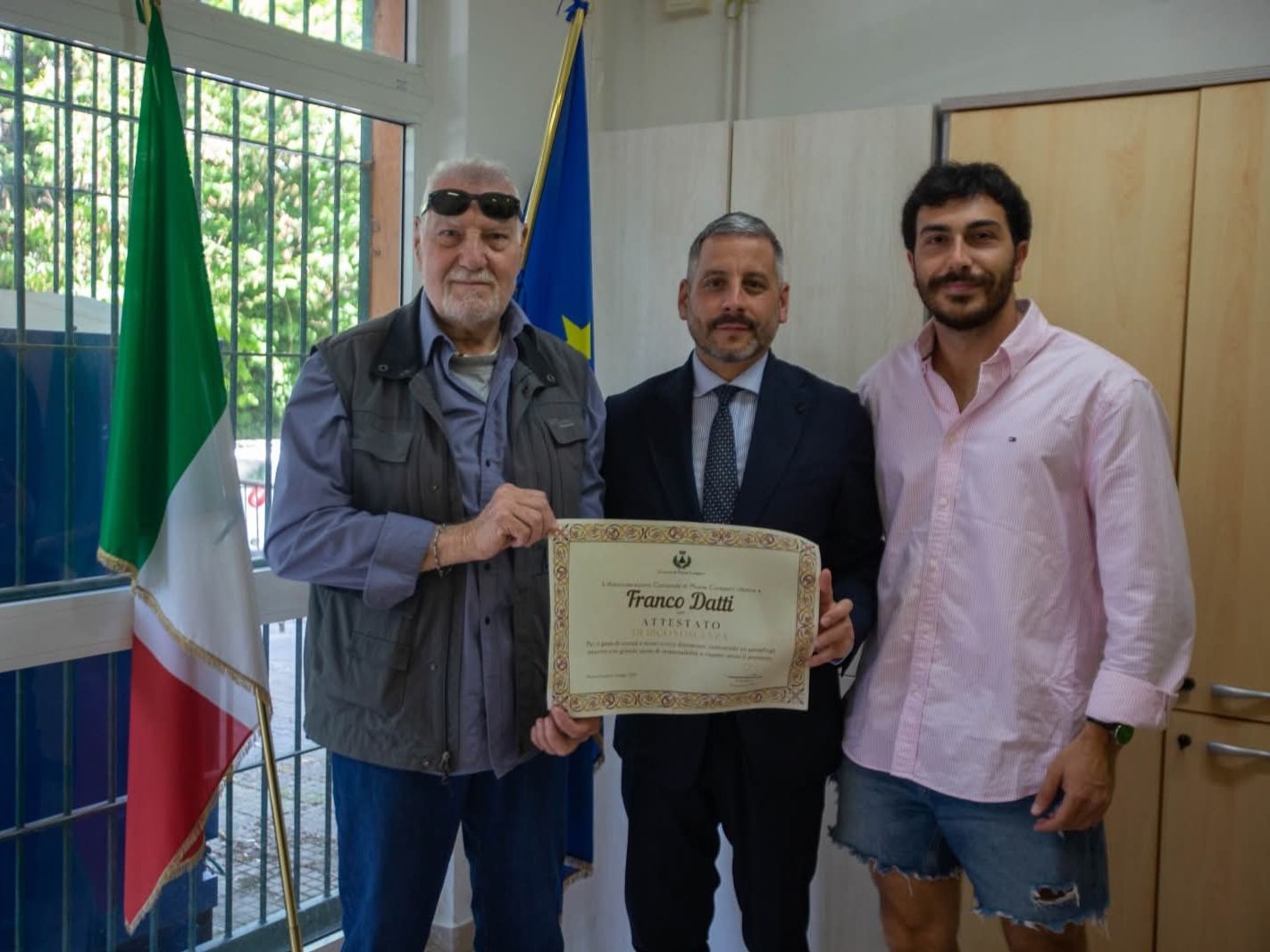 Portafoglio smarrito con 1.500 euro: rintracciato il proprietario grazie a un pensionato 1 Portafogli smarrito con 1500 euro riconsegnato ai carabinieri