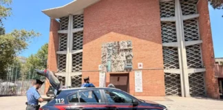 Usa il cortile della parrocchia come base per lo spaccio: in manette un 18enne