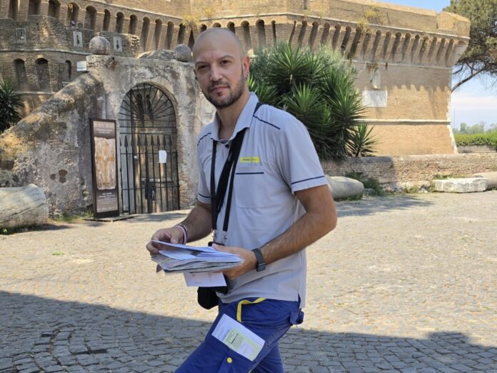 FOTO_Il portalettere del borgo di Ostia antica