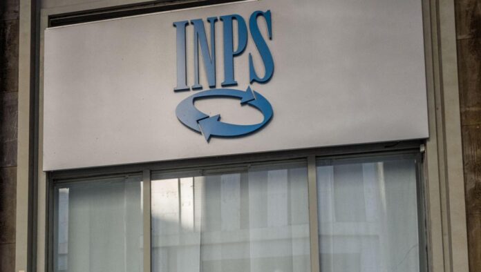 Inps, il rapporto: sale età pensionamento, donne con 6 anni di contributi in meno