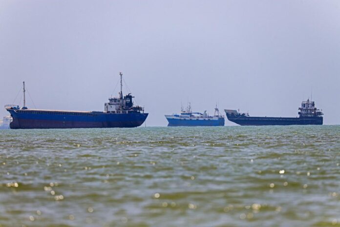 Iran, Trump accusa Teheran: “Droni contro le navi nello Stretto di Hormuz”