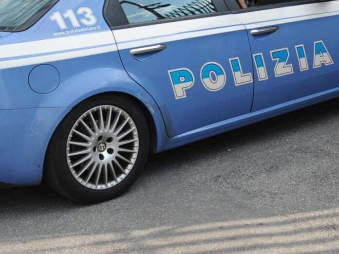 Alcol e un rifugio di fortuna fanno da sfondo a un caso di violenza sessuale a Ostia, con la vittima messa in salvo dalla Polizia