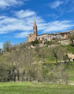 Cammino delle Panchine Giganti, itinerario con vista sul cuore dell'Umbria: tappe, colori, distanze, info utili 4