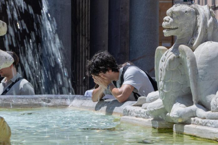 Nessuna tregua dal caldo record, oggi allerta massima in 18 città