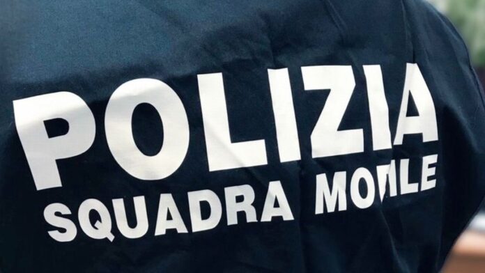Polizia acilia Cristalli di shaboo negli slip: corriere della droga intercettato ad Acilia