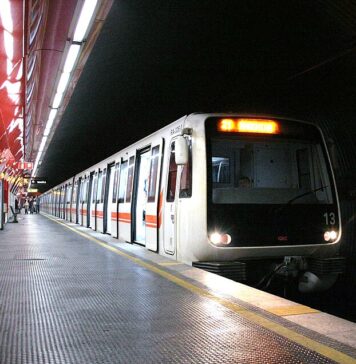 Metro A, scatta lo stop per la stazione di Vittorio Emanuele. La zona è il punto di arrivo di una delle manifestazioni di oggi