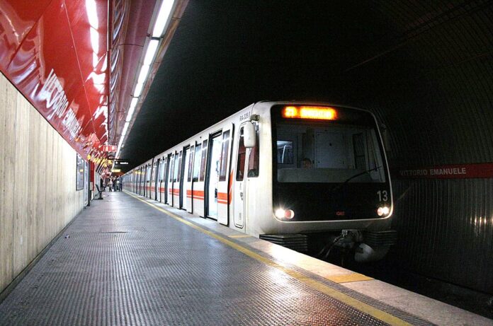 Metro A, scatta lo stop per la stazione di Vittorio Emanuele. La zona è il punto di arrivo di una delle manifestazioni di oggi