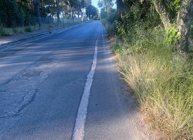 Scavo della fibra diventa una trappola: lasciato un solco profondo che minaccia i motociclisti (FOTO) 2 Scavo della fibra diventa una trappola: lasciato un solco profondo che minaccia i motociclisti (FOTO) 2
