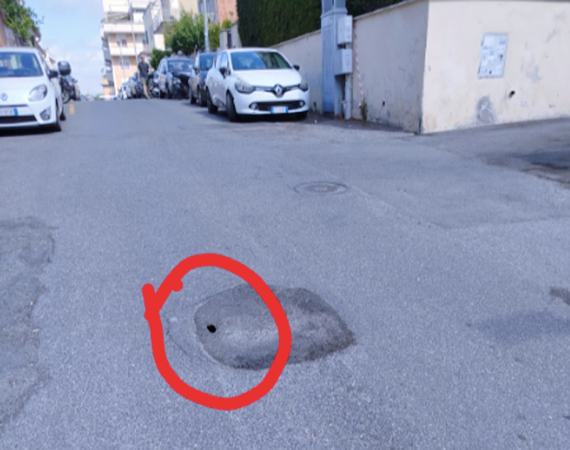 La mappa di voragini e chiusure stradali si allarga e scatta il claim: "Dacci la nostra buca quotidiana" (FOTO) 1 La mappa di voragini e chiusure stradali si allarga e scatta il claim: "Dacci la nostra buca quotidiana" (FOTO) 1