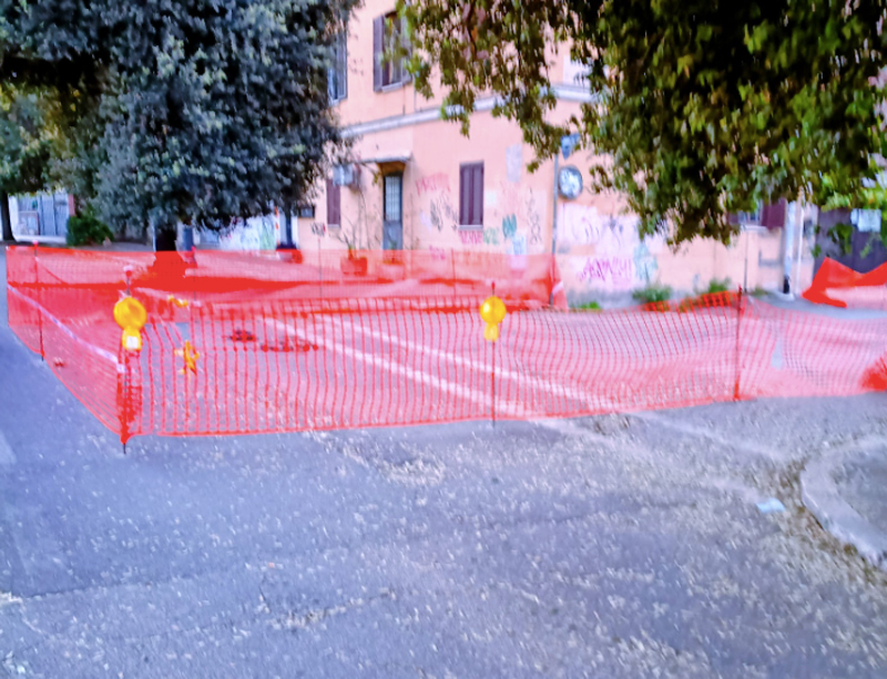 La mappa di voragini e chiusure stradali si allarga e scatta il claim: "Dacci la nostra buca quotidiana" (FOTO) 2 La mappa di voragini e chiusure stradali si allarga e scatta il claim: "Dacci la nostra buca quotidiana" (FOTO) 2