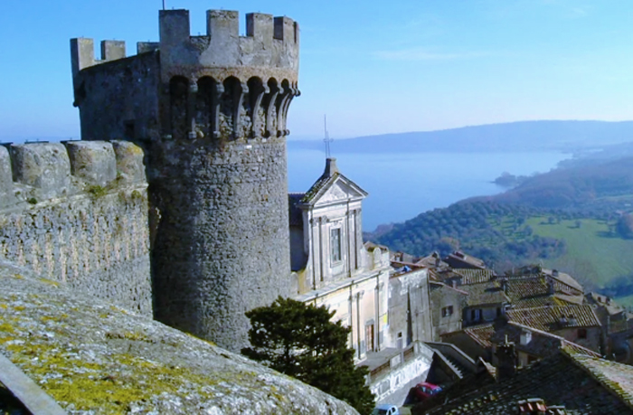 Bracciano Medievale: sbandieratori, spadaccini e sfide tra rioni all'ombra del Castello Orsini Odescalchi (FOTO) 2