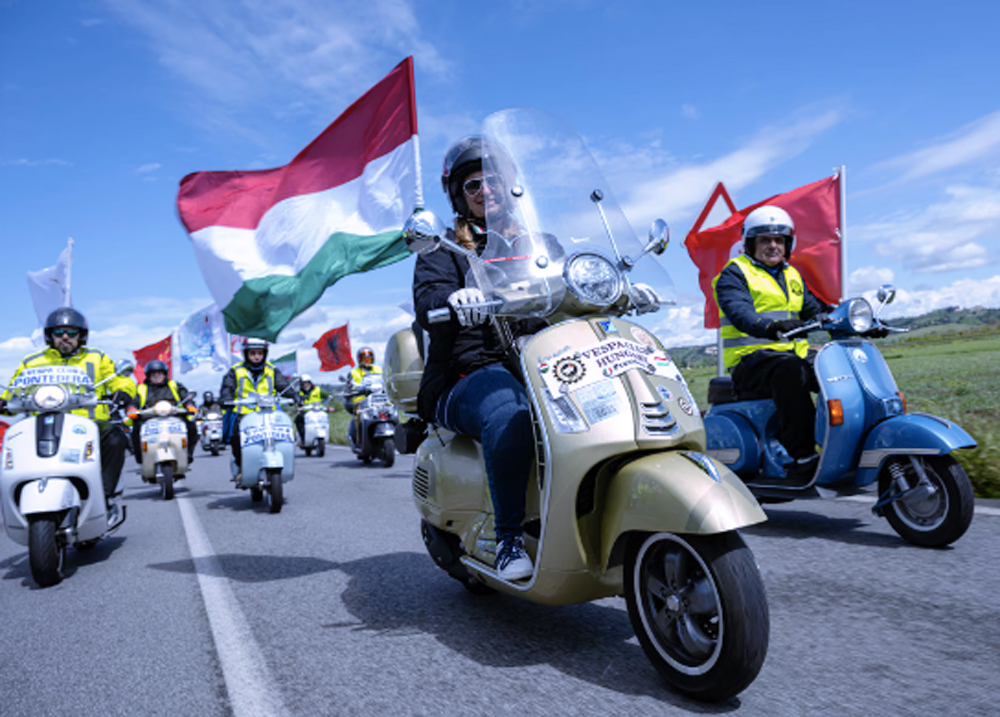 Il mito della Vespa conquista la Capitale per i suoi 80 anni: quattro giorni di eventi gratuiti e sfilate (FOTO) 1