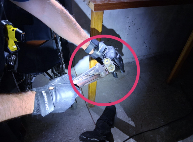 Terrore in un condominio di Roma nord: minaccia di morte il vicino col fucile a canne mozze, carico e rubato (FOTO) 1 Terrore in un condominio di Roma nord: minaccia di morte il vicino col fucile a canne mozze, carico e rubato (FOTO) 1