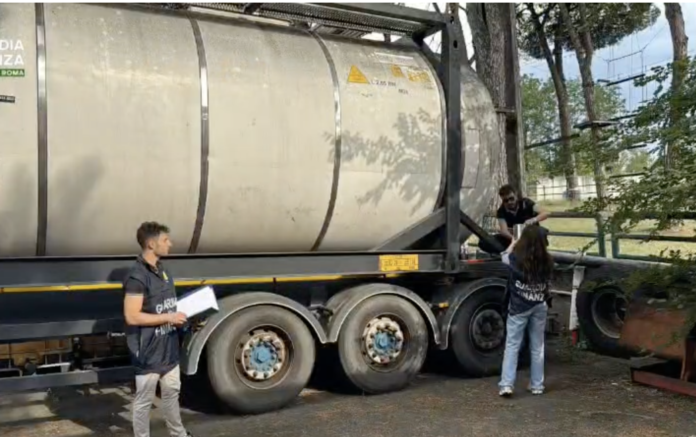 finanza, contrabbando di carburante Le Fiamme Gialle bloccano a Cerveteri un autoarticolato con oltre 31mila litri di carburante di contrabbando destinati al mercato nero della Capitale