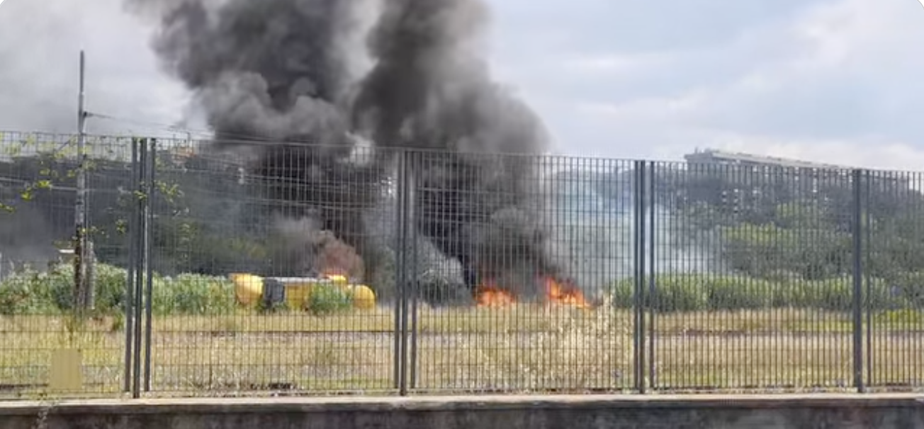 Vasto incendio blocca Roma Nord: il fumo paralizza la circolazione dei treni e avvolge Fidene (Video e Foto) 1 Incendio fidene