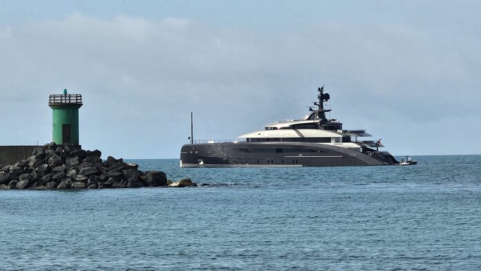 Yacht di lusso a Ostia, spunta il colosso del mare: chi c'è dietro il superyacht Salt