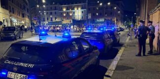 Un diciassettenne fermato per rapina dai Carabinieri in via dei Sabelli dopo aver aggredito due giovani