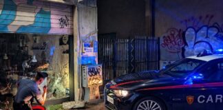 I Carabinieri bloccano l'aggressore di una giovane coppia in centro, mentre a Centocelle un secondo uomo finisce in manette per la rapina di un tablet