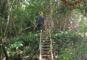 Cadavere trovato nei boschi a nord di Roma: sul posto gli speleologi dei vigili del fuoco 1