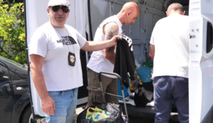 Merce contraffatta e alimenti nel mirino dei sequestri sulle spiagge di Ostia del Gruppo Spe (FOTO) 1 Merce contraffatta e alimenti nel mirino dei sequestri sulle spiagge di Ostia del Gruppo Spe (FOTO) 1
