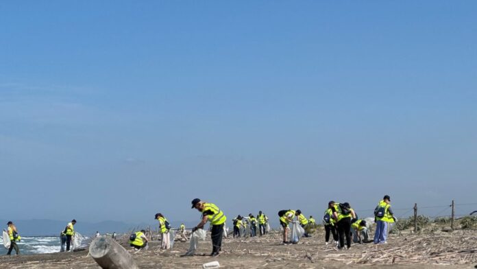 aDCoccia di morto RiqualifichiAMO Coccia di Morto, torna a Fiumicino l'iniziativa dei volontari per pulire la spiaggia
