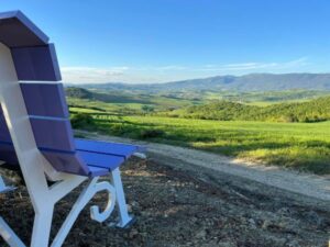 Cammino delle Panchine Giganti, itinerario con vista sul cuore dell'Umbria: tappe, colori, distanze, info utili 1