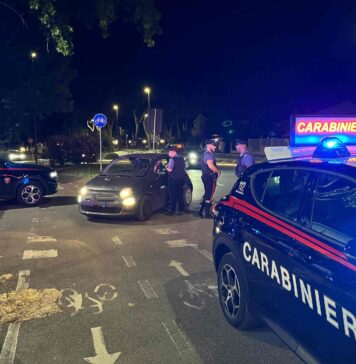 L'ultimo fine settimana di controlli sul litorale si chiude con 5 arresti e 10 denunce da parte dei Carabinieri: i servizi straordinari a Ostia, Maccarese e Fiumicino hanno portato sanzioni e al sequestro di sostanze stupefacenti 