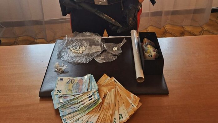 Via vai sospetto nasconde giro di droga: 28enne arrestato ad Ardea