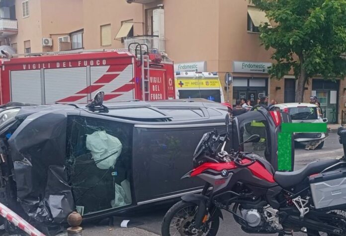 Incidente a Ciampino, più veicoli coinvolti: intervengono Vigili del Fuoco