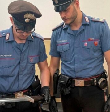 Armato e con la mimetica va piedi sulla via Ostiense: arrestato
