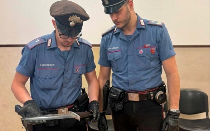 Armato e con la mimetica va piedi sulla via Ostiense: arrestato