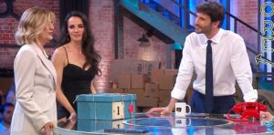 Affari Tuoi 6 giugno, spunta anche Gennarino: quanto ha vinto Elena ieri i pacchi 2