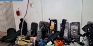 Officine clandestine per smontare auto rubate e furti nei negozi: sette persone arrestate