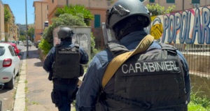 Quarticciolo militarizzato dai carabinieri: la piazza di spaccio sotto controllo per due giorni 1 Quarticciolo militarizzato dai carabinieri: la piazza di spaccio sotto controllo per due giorni 1