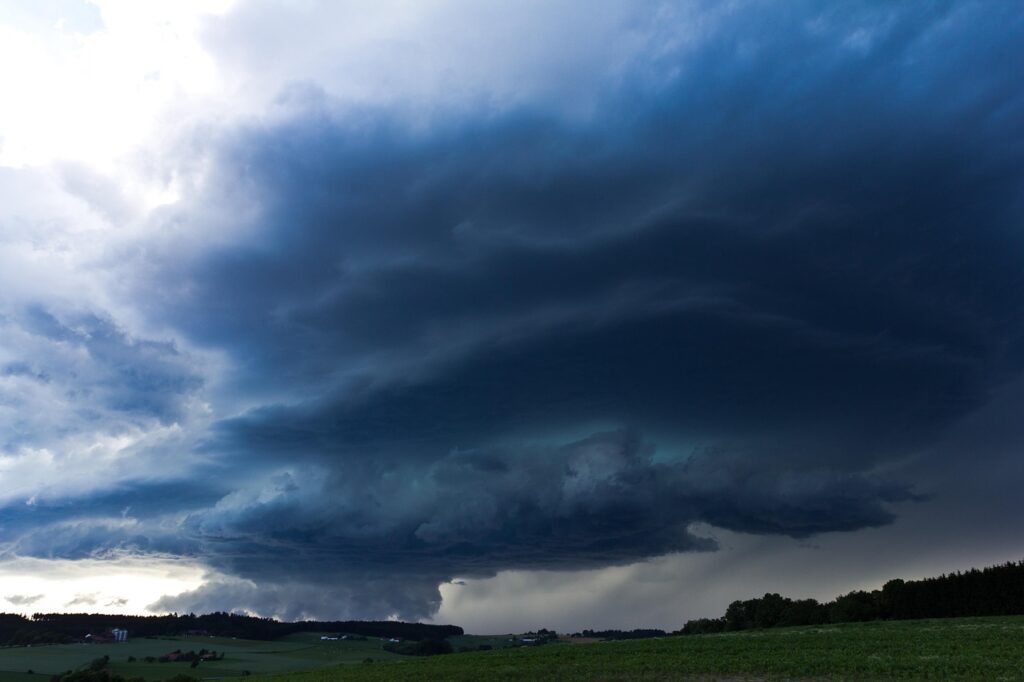Meteo a Roma e nel Lazio: stop al caldo africano, arrivano grandine e downburst. Ma la tregua durerà poco 1